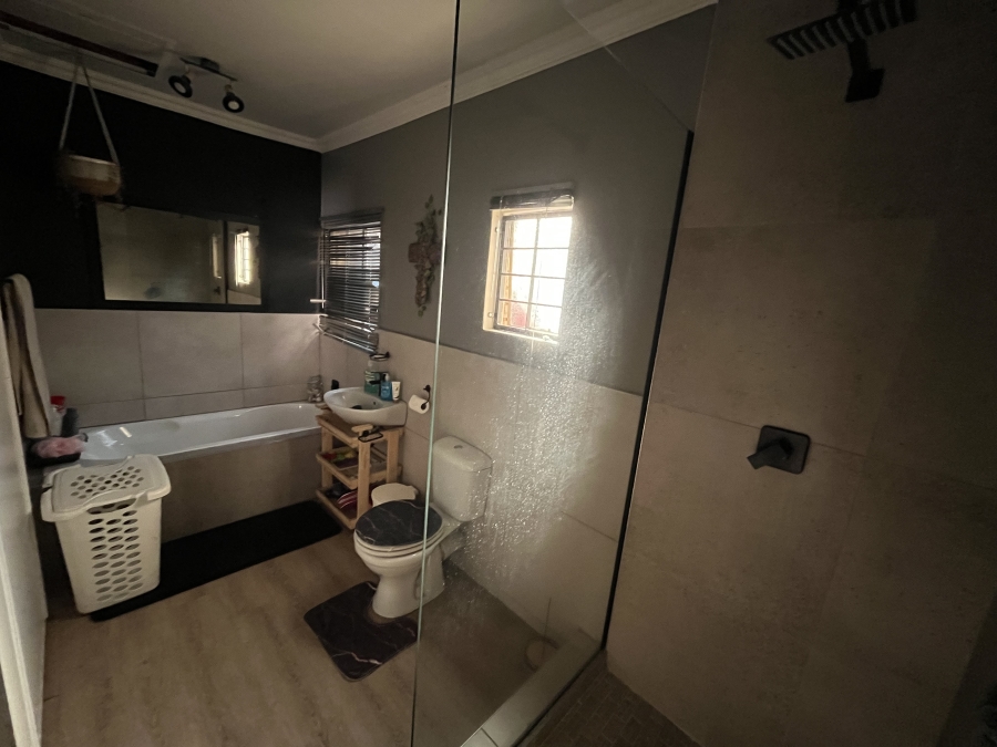 3 Bedroom Property for Sale in Safari Gardens North West